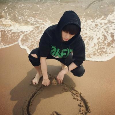 卧蚕哎咦的头像-爱玩博客